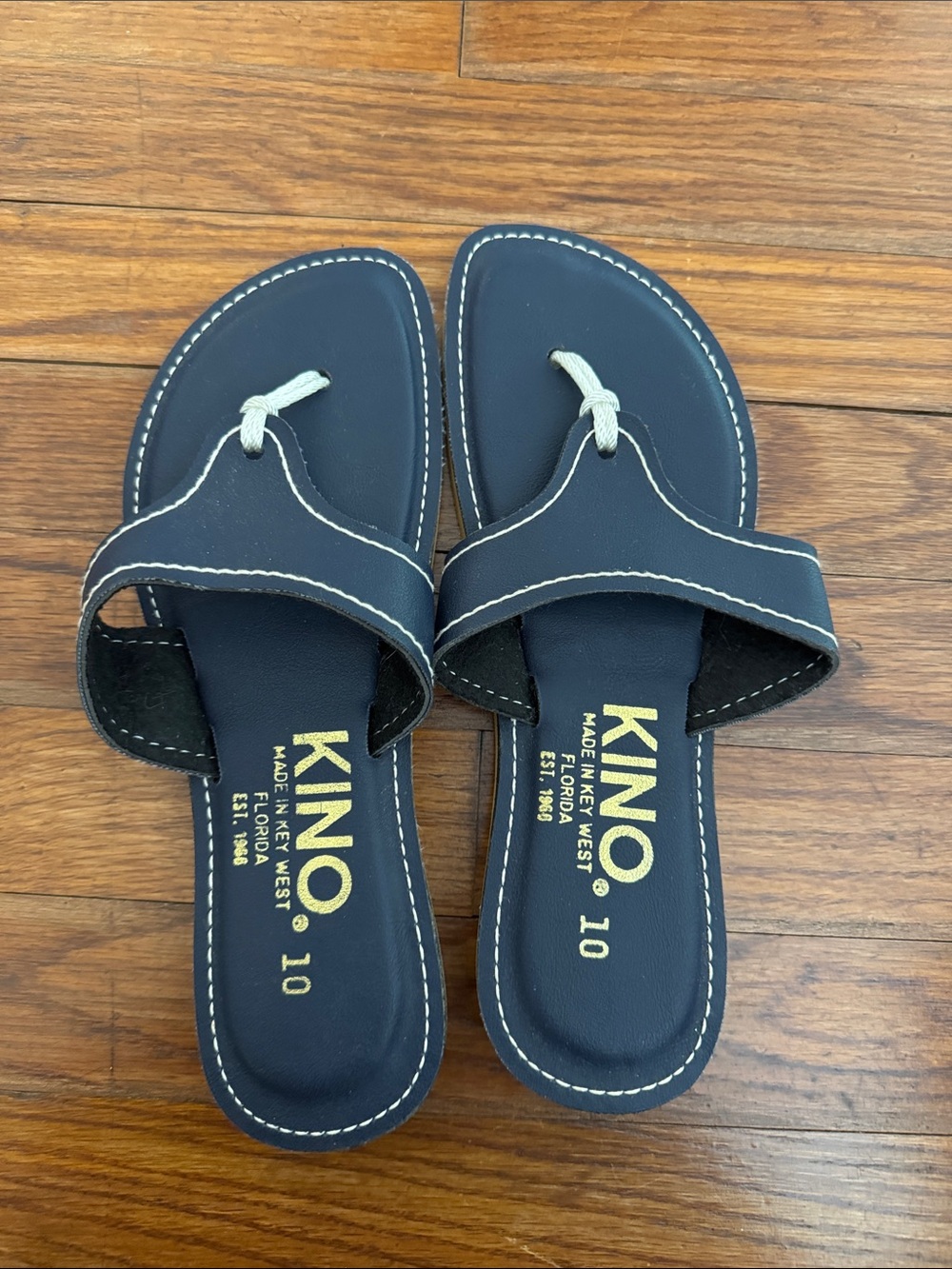 Kino Navy Leather Thong Sandals - Women's Size 10